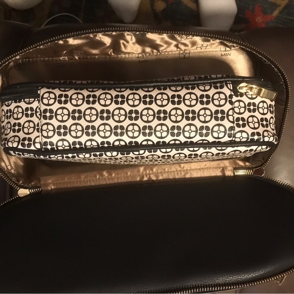 REDUCED!!  IMAN HIDE-AWAY BAG Carry shoes underneath - Picture 4 of 5